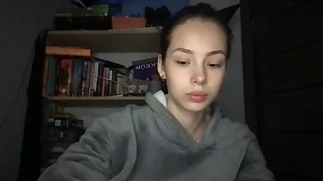 Snapshot of Yuna5343 chatting on 11.18.25 Yuna5343 online show from 11.18.25