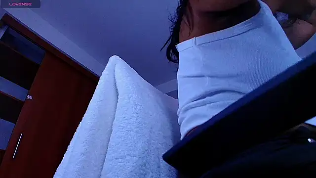 Snapshot of mishell- chatting on 11.12.25 mishell- online show from 11.12.25