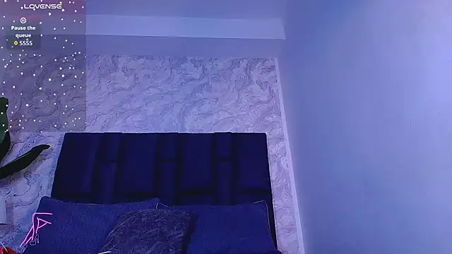 Snapshot of mishell- chatting on 11.19.25 mishell- online show from 11.19.25