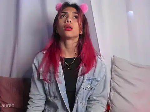 Laurenn 2 online show from 10.14.25