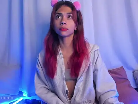 Laurenn 2 online show from 10.21.25