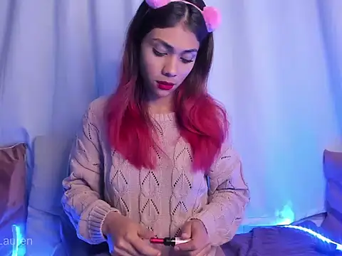 Laurenn 2 online show from 10.30.25