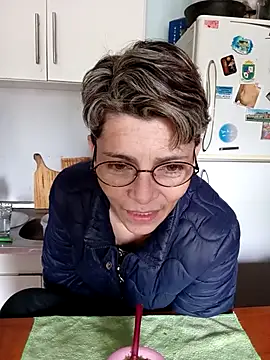 Snapshot of Lulypsicologasexual chatting on 10.28.25 Lulypsicologasexual online show from 10.28.25