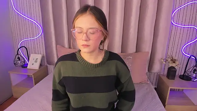 SamanthaPeachss online show from 10.27.25