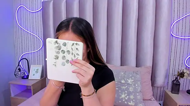 SamanthaPeachss online show from 11.11.25