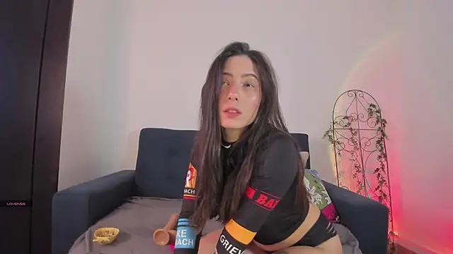 mishelkrave  online show from 06.05.26