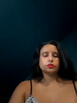 Snapshot of Angelaarayexx chatting on 10.14.25 Angelaarayexx online show from 10.14.25