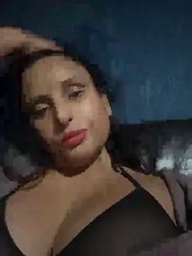 Snapshot of Angelaarayexx chatting on 10.27.25 Angelaarayexx online show from 10.27.25