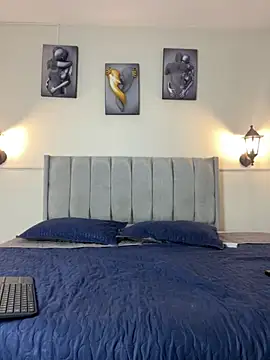 Samara Hadi  online show from 11.19.25