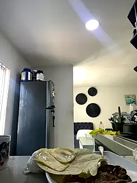 Samara Hadi  online show from 12.18.25