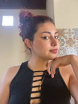 Snapshot of SweetSolei20 chatting on 11.19.25 SweetSolei20 online show from 11.19.25