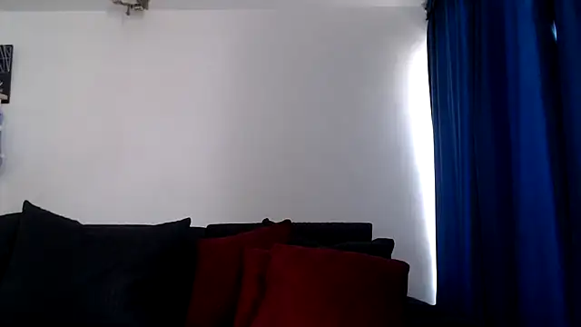 Snapshot of evilheart_69 chatting on 12.01.25 evilheart 69 online show from 12.01.25