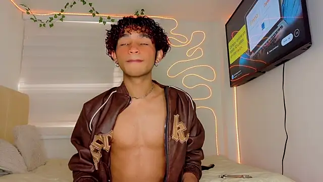 Snapshot of Aaron_Wiinter chatting on 09.20.25 Aaron Wiinter online show from 09.20.25