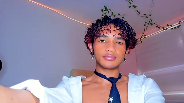 Snapshot of Aaron_Wiinter chatting on 11.06.25 Aaron Wiinter online show from 11.06.25