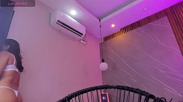 Snapshot of emma__rose1 chatting on 11.28.25 emma rose1 online show from 11.28.25