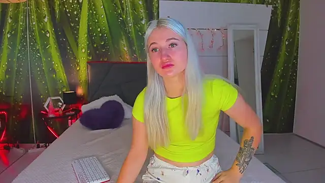 HollyTailors online show from 10.21.25