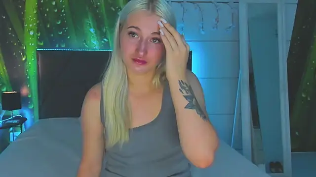 HollyTailors online show from 10.25.25