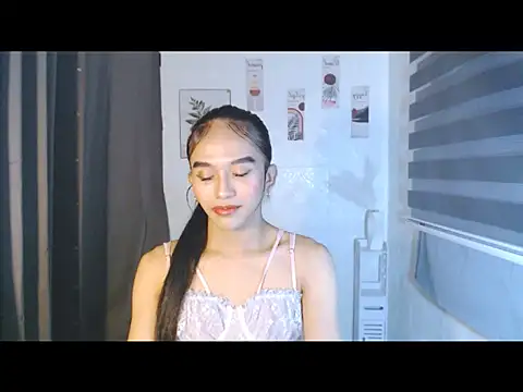 LauraSoHot online show from 09.13.25