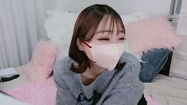 Snapshot of Rina_72 chatting on 12.17.25 Rina 72 online show from 12.17.25