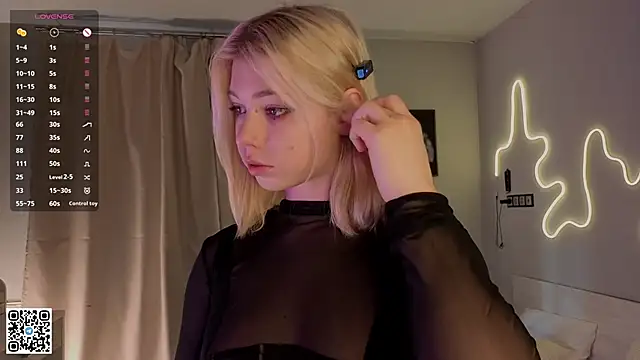 Snapshot of SibleyDurborow chatting on 10.05.25 SibleyDurborow online show from 10.05.25