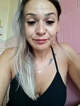 iSelena online show from 09.09.25