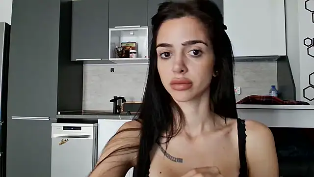 Snapshot of gglingeriee chatting on 10.26.25 gglingeriee online show from 10.26.25