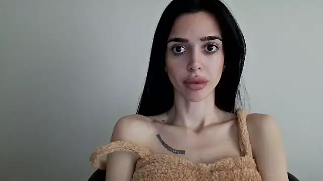 Snapshot of gglingeriee chatting on 11.30.25 gglingeriee online show from 11.30.25