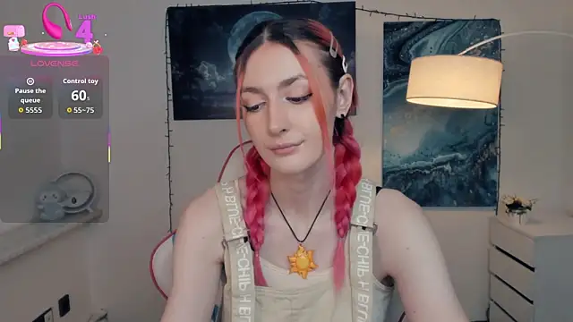 Snapshot of EasterBlink chatting on 10.17.25 EasterBlink online show from 10.17.25