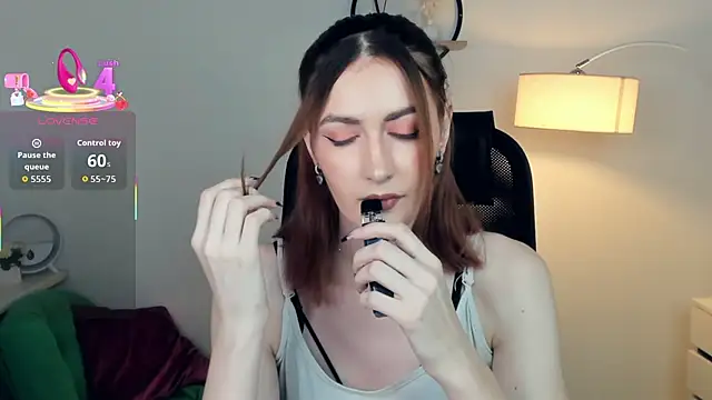 Snapshot of EasterBlink chatting on 11.27.25 EasterBlink online show from 11.27.25