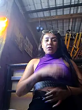 CAROLINE  07 online show from 09.13.25