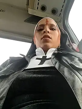 Snapshot of Zoe73_ chatting on 10.31.25 Zoe73 online show from 10.31.25