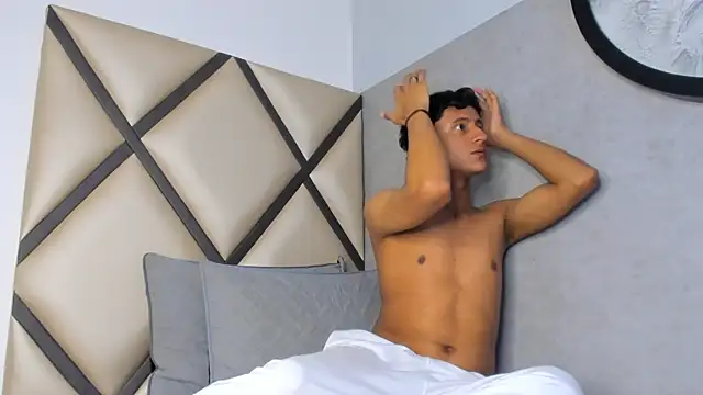  Leohot  online show from 10.05.25