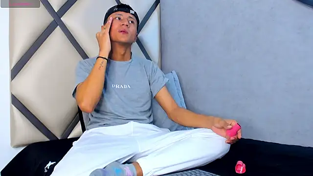  Leohot  online show from 10.10.25