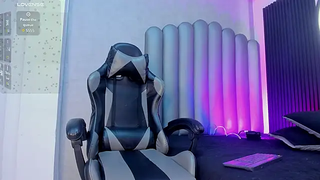  Leohot  online show from 10.30.25