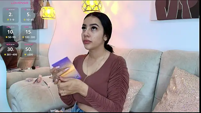 Snapshot of Alana-Jones chatting on 10.06.25 Alana-Jones online show from 10.06.25