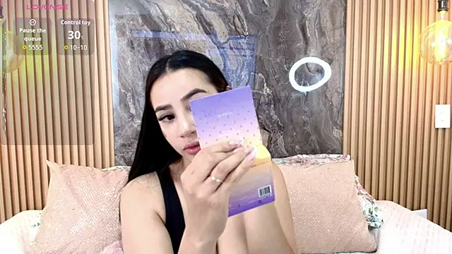 Snapshot of Alana-Jones chatting on 11.26.25 Alana-Jones online show from 11.26.25