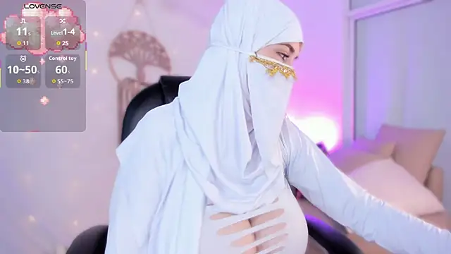 Snapshot of salma_isawwii chatting on 10.11.25 salma isawwii online show from 10.11.25