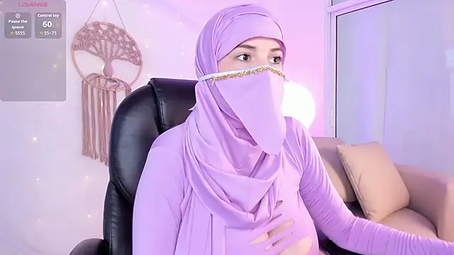 Snapshot of salma_isawwii chatting on 10.18.25 salma isawwii online show from 10.18.25