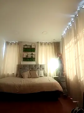 Snapshot of zohet_kriss chatting on 10.09.25 zohet kriss online show from 10.09.25