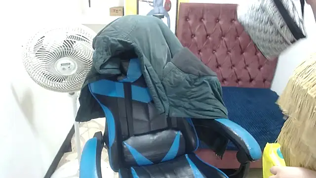 Snapshot of greiccy_20 chatting on 09.30.25 greiccy 20 online show from 09.30.25