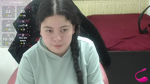 Snapshot of greiccy_20 chatting on 10.21.25 greiccy 20 online show from 10.21.25