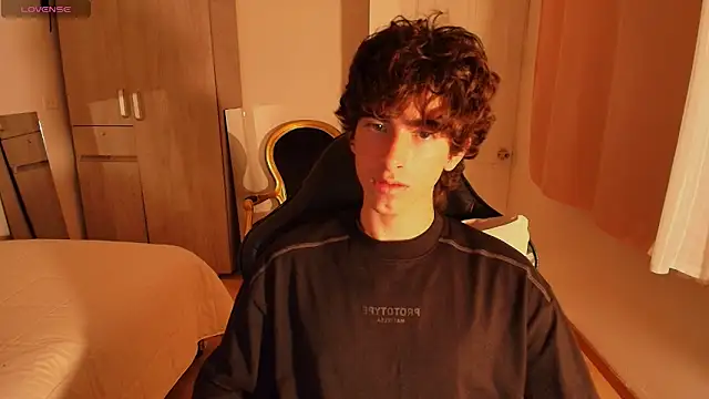 Nude Boy18 online show from 09.20.25