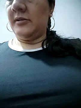 Snapshot of Aisha_manzur chatting on 11.28.25 Aisha manzur online show from 11.28.25