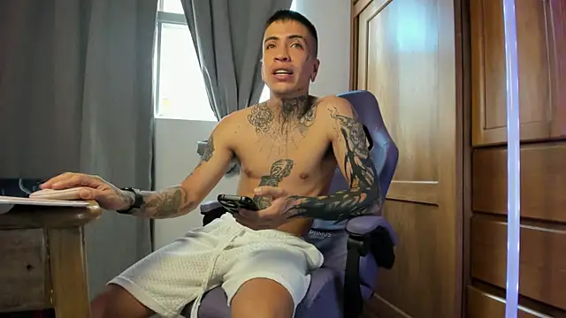 Snapshot of L_instinct chatting on 09.15.25 L instinct online show from 09.15.25