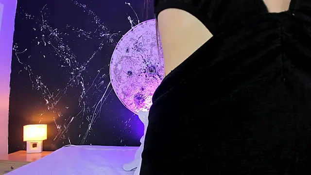 Snapshot of CarlySommers chatting on 10.10.25 CarlySommers online show from 10.10.25