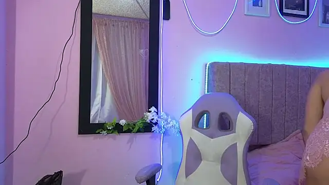 Snapshot of MiSofialeal chatting on 09.23.25 MiSofialeal online show from 09.23.25