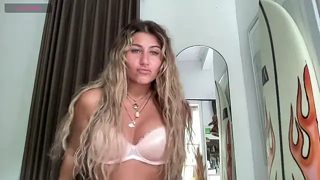 Snapshot of GoddessDove chatting on 02.06.26 GoddessDove online show from 02.06.26