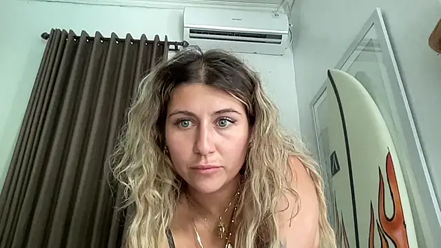 Snapshot of GoddessDove chatting on 02.19.26 GoddessDove online show from 02.19.26