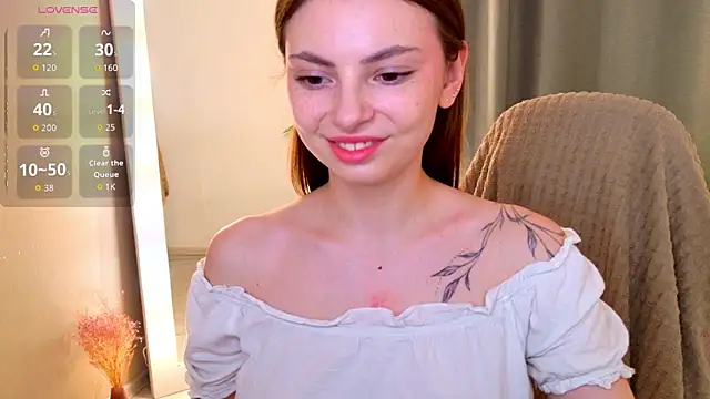 Snapshot of PhantomLace chatting on 10.05.25 PhantomLace online show from 10.05.25