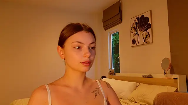 Snapshot of PhantomLace chatting on 10.27.25 PhantomLace online show from 10.27.25